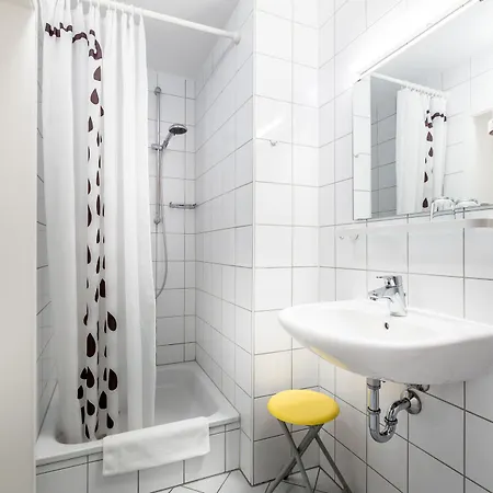 Am Rokokogarten 3*