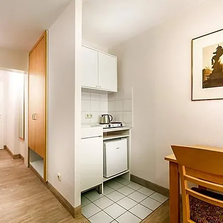 Am Rokokogarten 3*