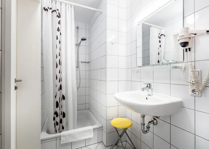 Am Rokokogarten 3*